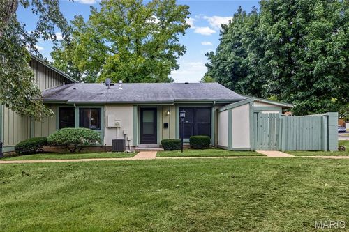11118 Whispering Oaks Dr, Saint Louis, MO, 63136-5827 | Card Image