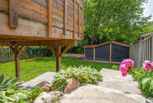 621 Cobblehill Dr, House attached with 4 bedrooms, 3 bathrooms and 3 parking in Oshawa ON | Image 32