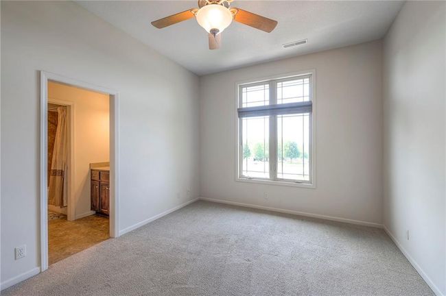 Bedroom 2 high ceilings | Image 45