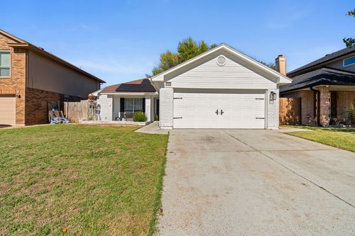 8525 Mystic Trl, Fort Worth, TX, 76118-7453 | Card Image