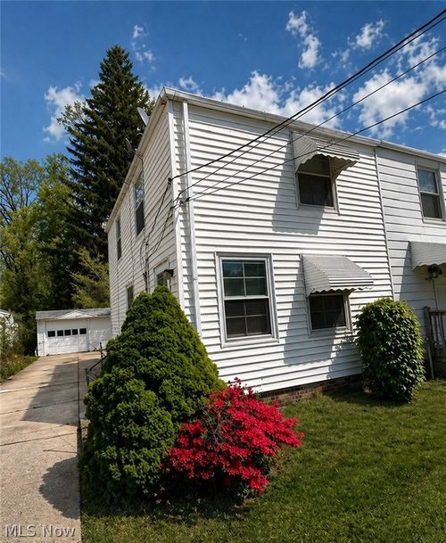 1437 E 252nd St, Euclid, OH, 44117-1208 | Card Image