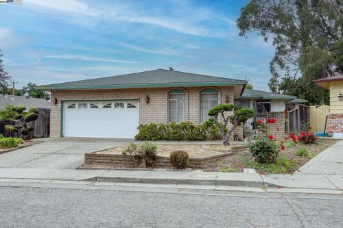 19427 Forest Pl, Castro Valley, CA, 94546-3525 | Card Image