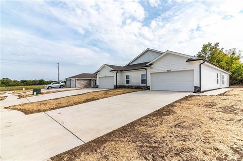 1520 B Park Ave, Warrensburg, MO, 64093-3306 | Card Image