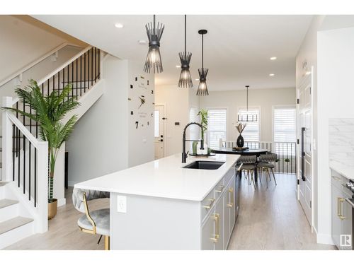 7343 179 Ave Nw, Edmonton, AB, T5Z0M7 | Card Image