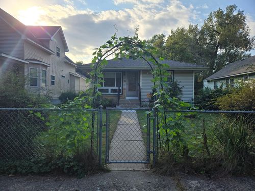 3649 Perry Ave N, Robbinsdale, MN, 55422-2058 | Card Image