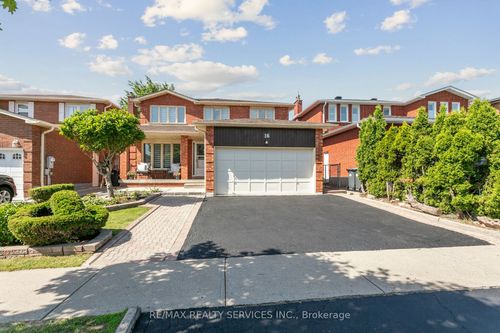 16 Sunforest Dr, Brampton, ON, L6Z2Z2 | Card Image