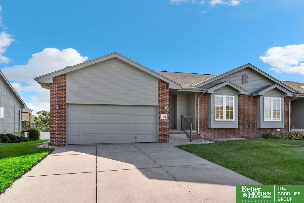 162nd St, Omaha, NE 68136