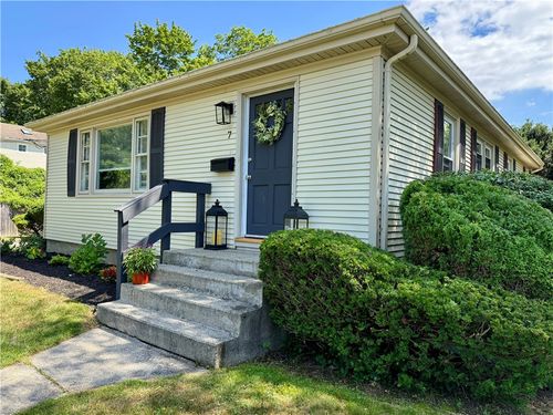 7 Wallis Ave, Barrington, RI, 02806-4214 | Card Image