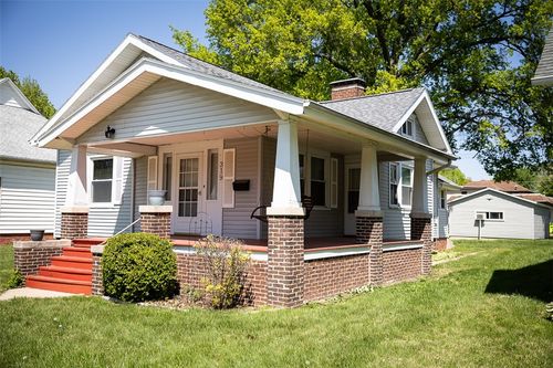 319 N Main St, Moweaqua, IL, 62550-1061 | Card Image