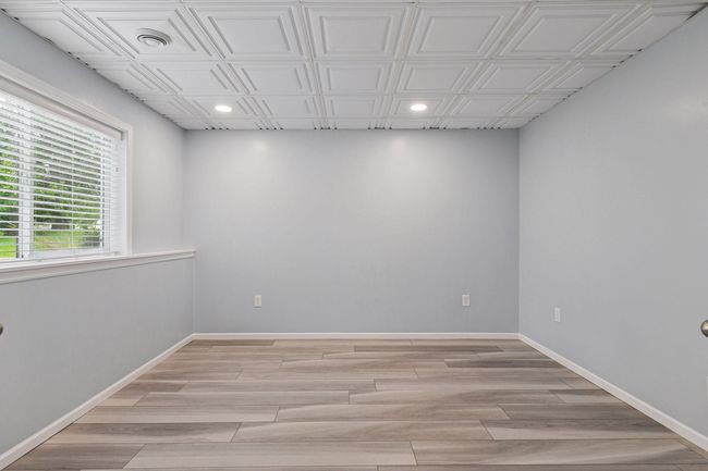 Flex space features double doors and is non-conforming 6th bedroom | Image 24
