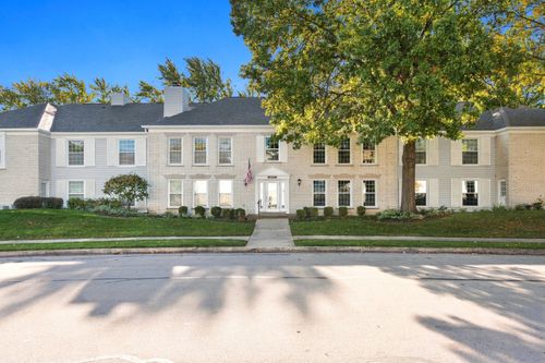 70-1170 Spring Garden Cir, Naperville, IL, 60563-9333 | Card Image