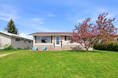 4726 47 Ave, Lacombe, AB, T4L1T9 | Card Image