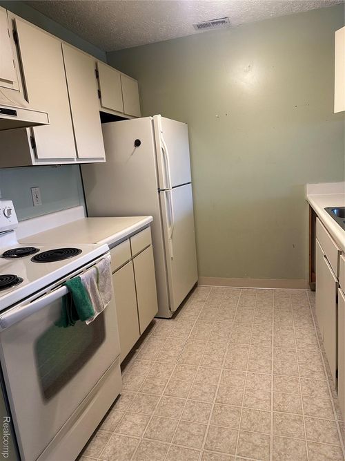 apt-23-1555 W Pond Dr, Okemos, MI, 48864-2368 | Card Image