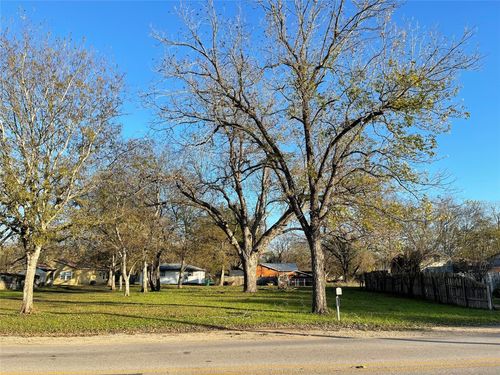 305 Gazley Street, Smithville, TX, 78957 | Card Image