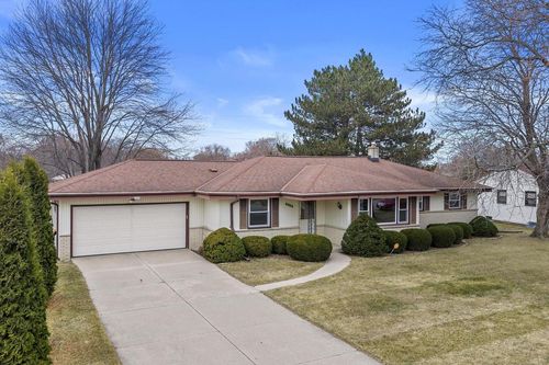 4884 W Willow Road, Brown Deer, WI, 53223 | Card Image