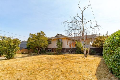 3950 Cherrilee Cres, Saanich, BC, V8N1R9 | Card Image