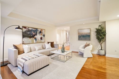 b811-20 Chapel St, Brookline, MA, 02446-7482 | Card Image