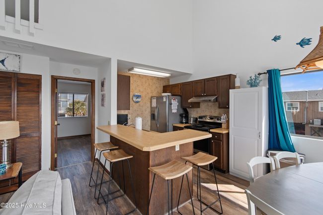 Kitchen - bar seating | Image 7