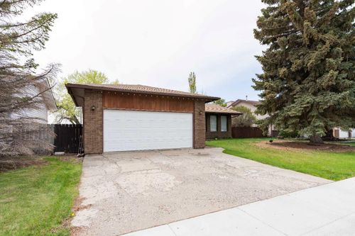 5214 38 Ave, Taber, AB, T1G1B8 | Card Image