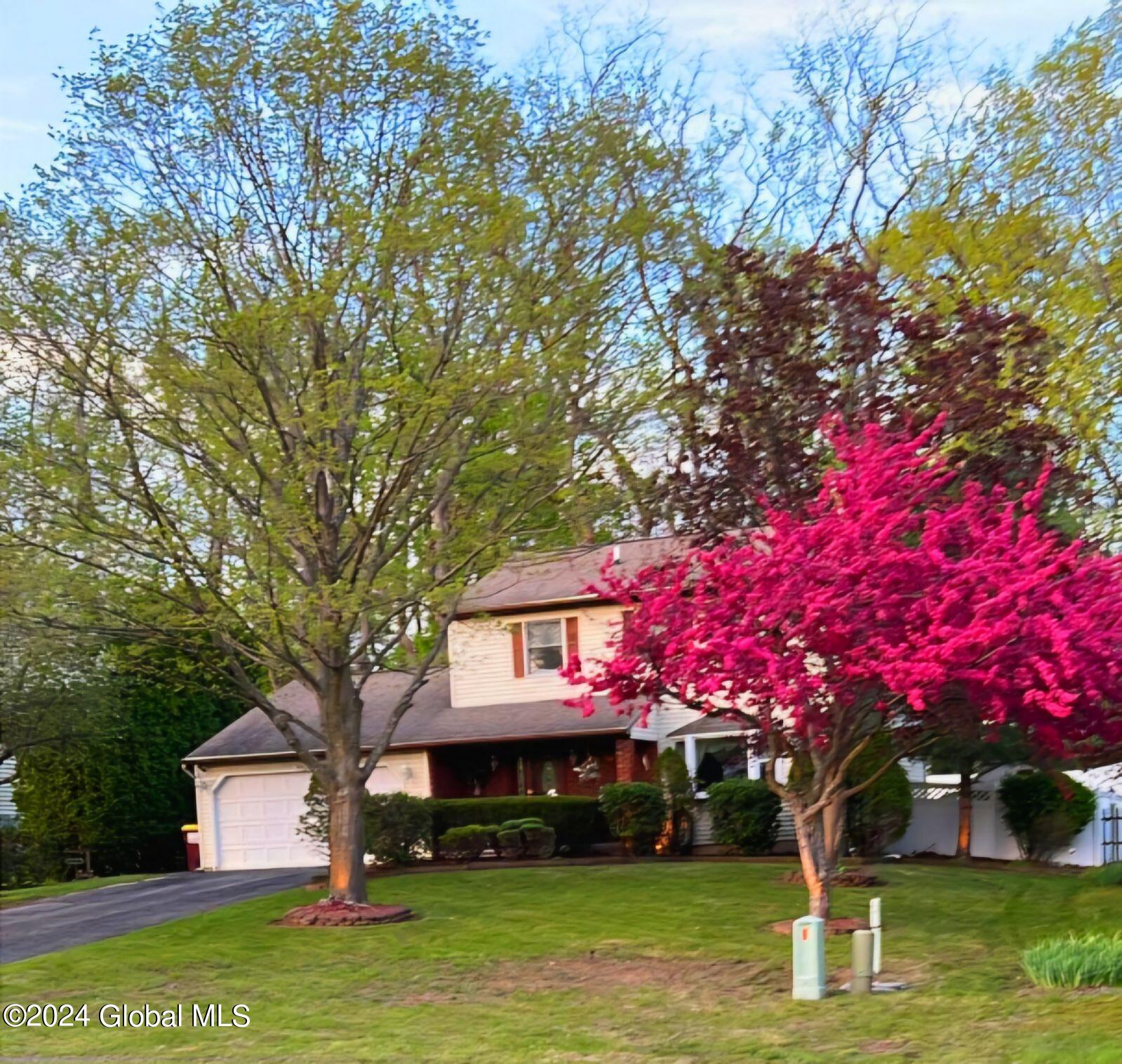 Rosemary Dr, Schenectady, NY 12304