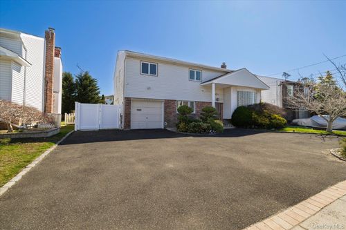 3447 Steven Rd, Baldwin, NY, 11510-5049 | Card Image