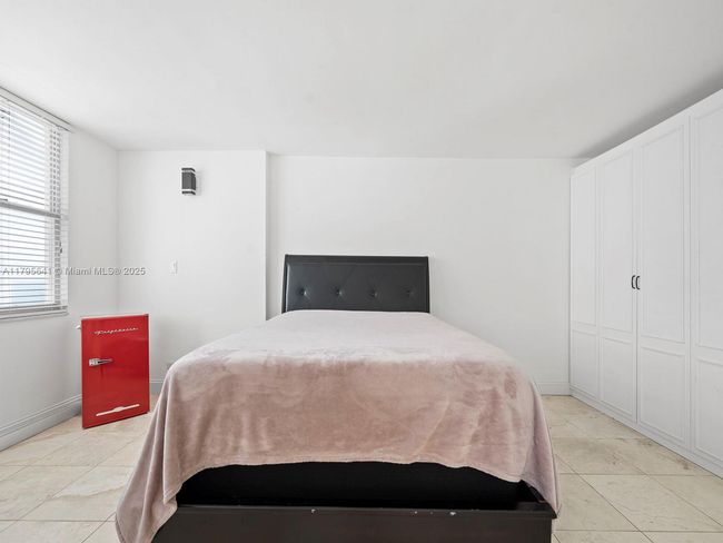 APT-1015 - 6039 Collins Ave, Condo with 1 bedrooms, 2 bathrooms and null parking in Miami Beach FL | Image 23
