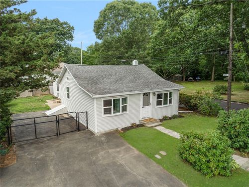3 Sheffield St, Warwick, RI, 02889-9323 | Card Image