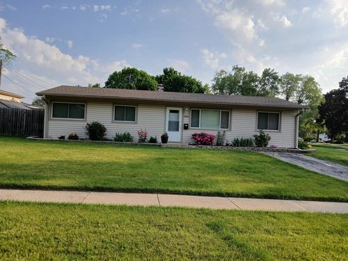 18468 W Meadow Ln, Gurnee, IL, 60031-1548 | Card Image
