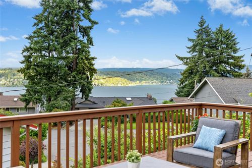 16654 Se 26th Pl, Bellevue, WA, 98008-5528 | Card Image