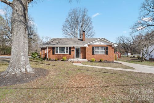 242 White St Nw, Concord, NC, 28027-6162 | Card Image
