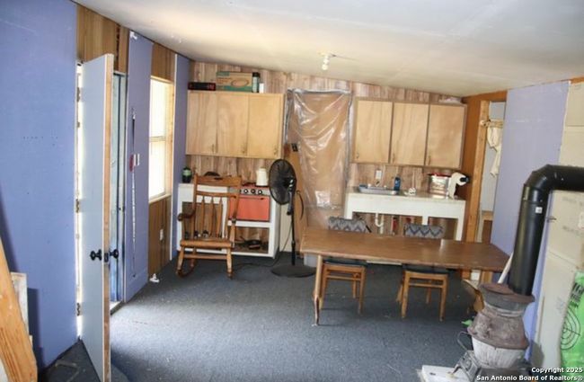 Inside small cabin | Image 23