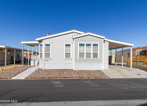 39-2107 Colleen Dr, Rosamond, CA, 93560 | Card Image