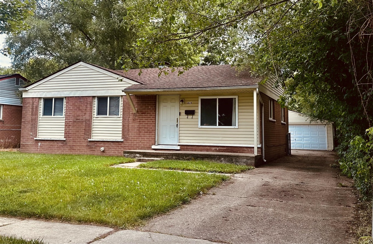 Calder Ave, Ypsilanti, MI 48198