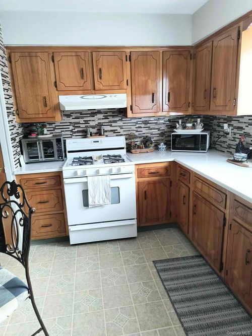 1-32 Gaffney Street, Glen Cove, NY, 11542 | Card Image