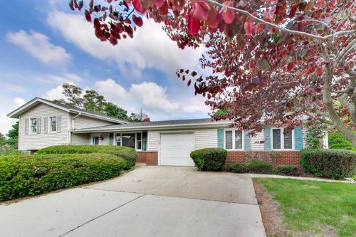5455 S Catherine Ave, Countryside, IL, 60525-2844 | Card Image