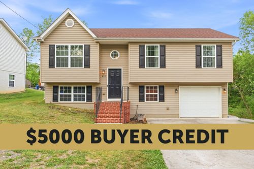 658 W King St, STRASBURG, VA, 22657-2011 | Card Image