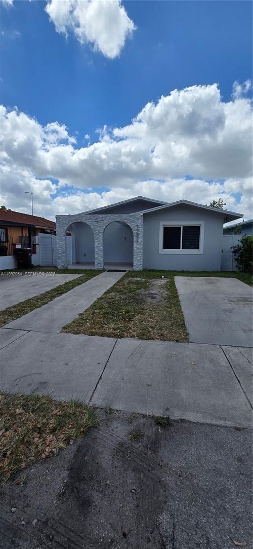 2-1284 W 38th Pl, Hialeah, FL, 33012-4746 | Card Image