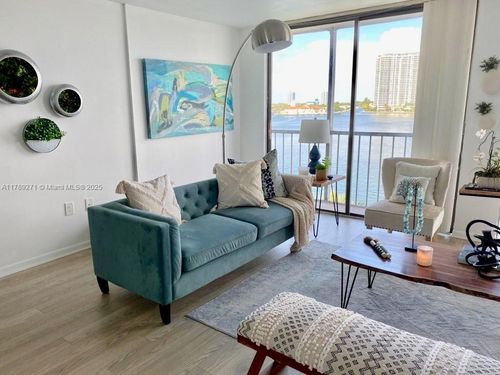 n607-17600 N Bay Rd, Sunny Isles Beach, FL, 33160 | Card Image