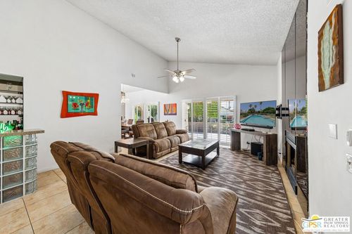 2671 N Whitewater Club Dr, Palm Springs, CA, 92262-2686 | Card Image