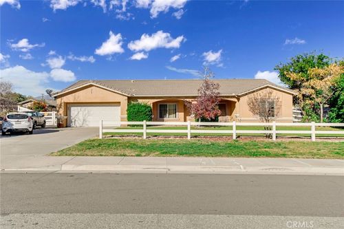 1075 Charles St, Banning, CA, 92220-6235 | Card Image
