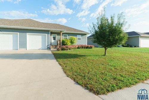 929 Campbell St, North Sioux City, SD, 57049-5493 | Card Image