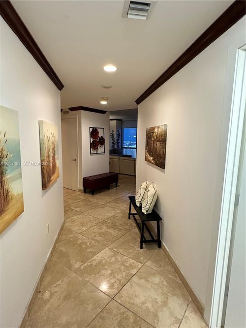 3001-1060 Brickell Ave, Miami, FL, 33131-3924 | Card Image