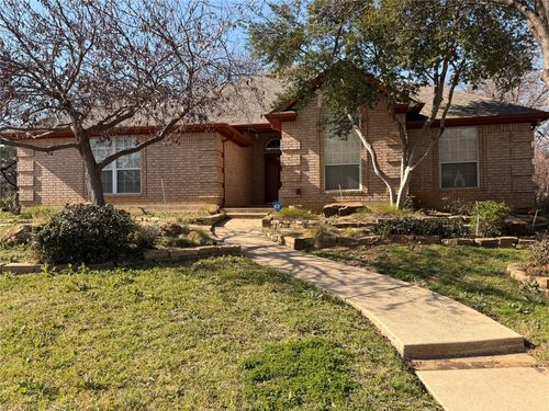 8805 Rolling Springs Ct, Fort Worth, TX, 76120-2843 | Card Image