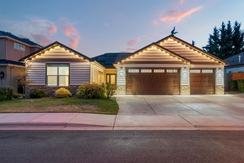 983 Pumpkin Rdg, Eagle Point, OR, 97524-9034 | Card Image
