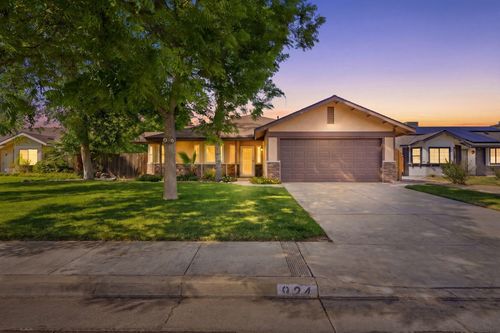 924 Greenwood Avenue, Hanford, CA, 93230 | Card Image