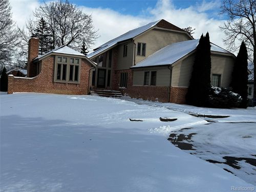 24609 Delwood Street, Harrison Charter Township, MI, 48045 | Card Image