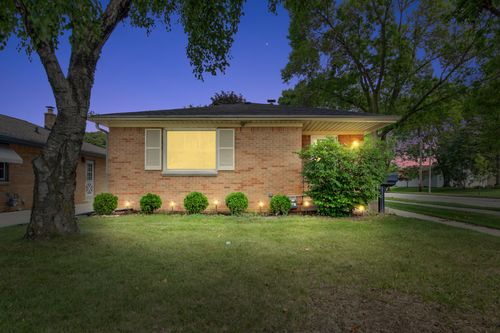 2480 S 94th St, WEST ALLIS, WI, 53227-2332 | Card Image