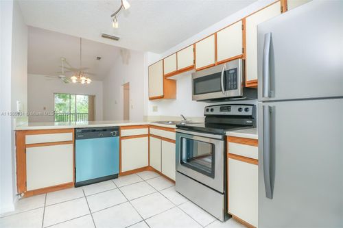8051-8051 Sw 21st Ct, Miramar, FL, 33025-2259 | Card Image