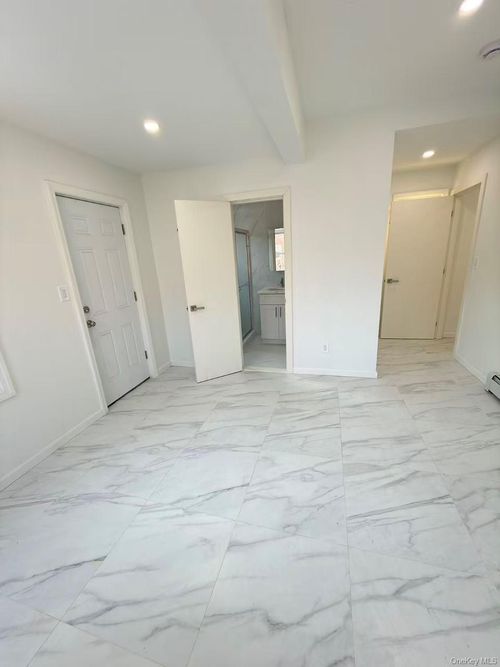 4146 Hampton St, Elmhurst, NY, 11373-2559 | Card Image