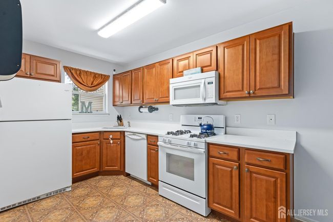 54 Kensington Dr, Townhouse with 3 bedrooms, 2 bathrooms and null parking in Piscataway NJ | Image 7